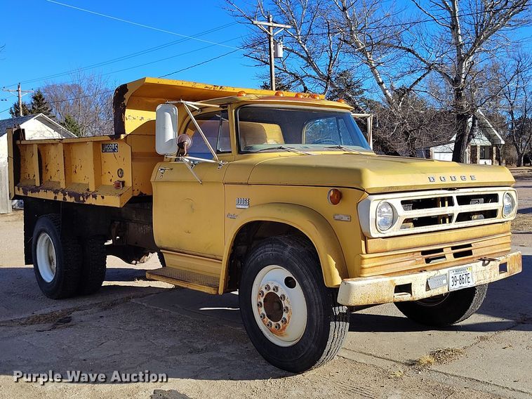image for item DT0975 1973 Dodge D600 dump truck