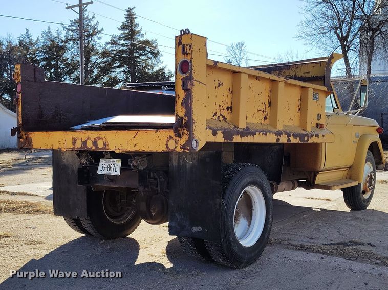 image for item DT0975 1973 Dodge D600 dump truck