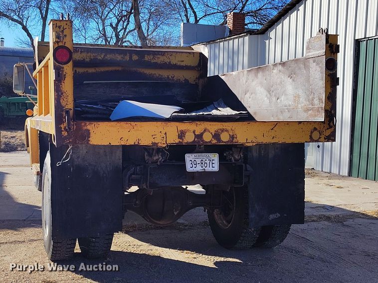 image for item DT0975 1973 Dodge D600 dump truck