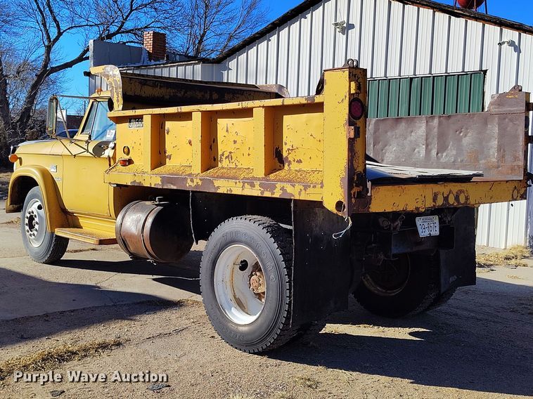 image for item DT0975 1973 Dodge D600 dump truck