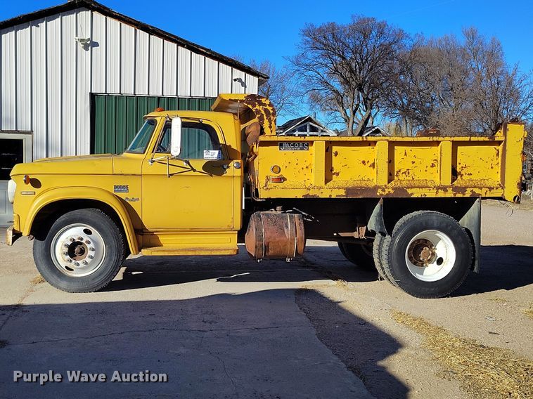 image for item DT0975 1973 Dodge D600 dump truck
