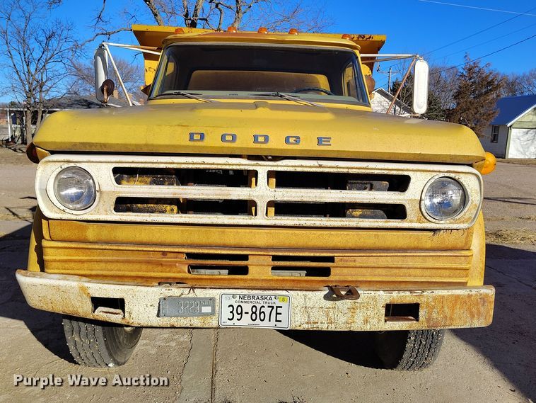 image for item DT0975 1973 Dodge D600 dump truck