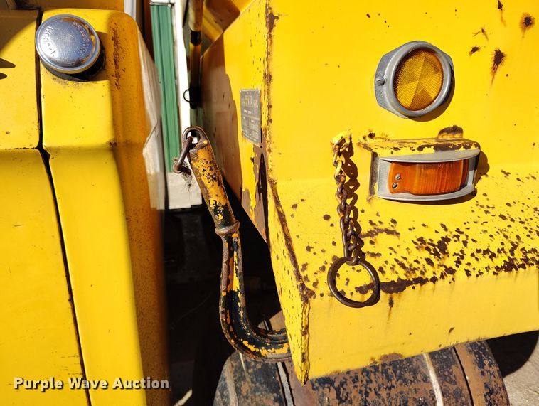 image for item DT0975 1973 Dodge D600 dump truck