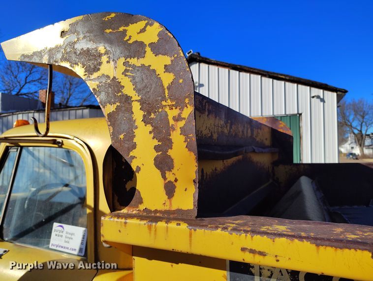 image for item DT0975 1973 Dodge D600 dump truck
