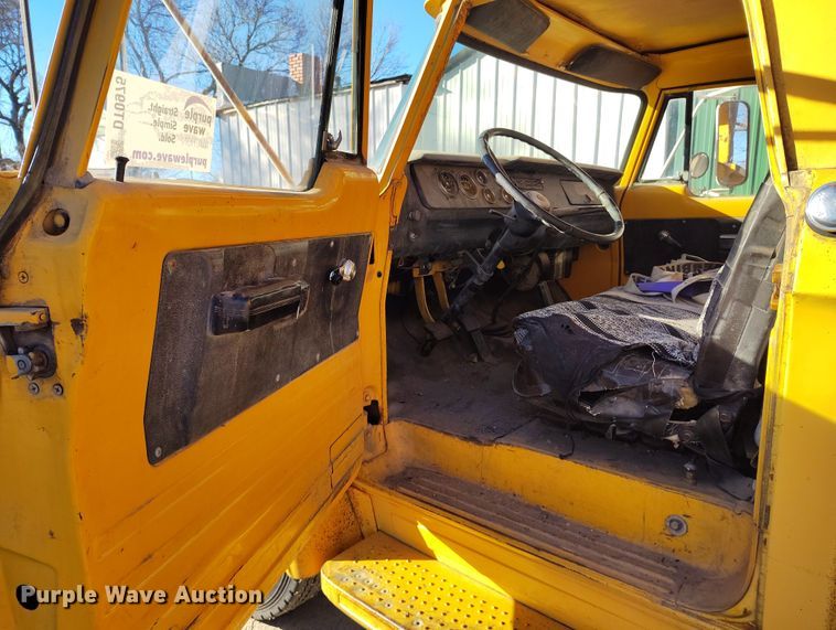 image for item DT0975 1973 Dodge D600 dump truck