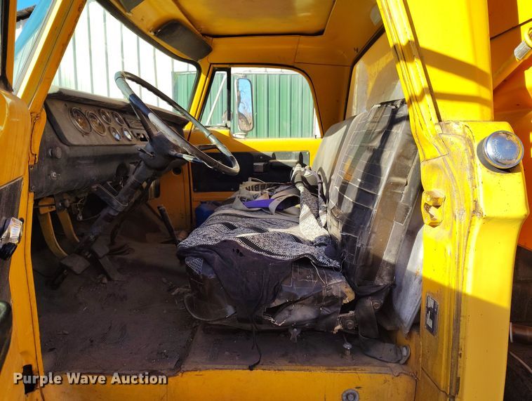 image for item DT0975 1973 Dodge D600 dump truck