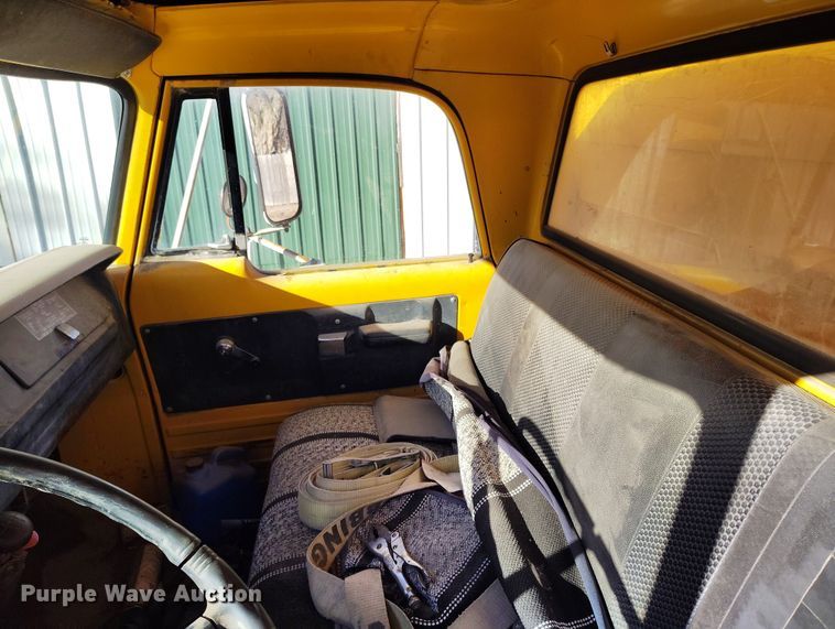 image for item DT0975 1973 Dodge D600 dump truck