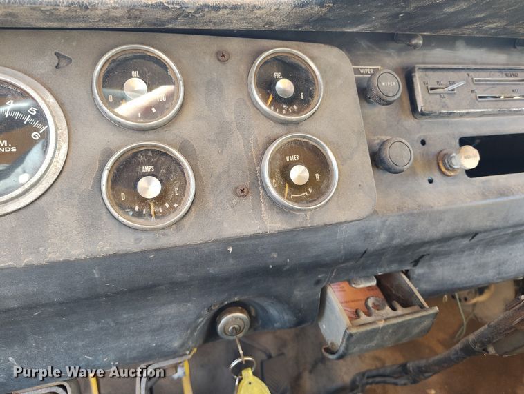 image for item DT0975 1973 Dodge D600 dump truck