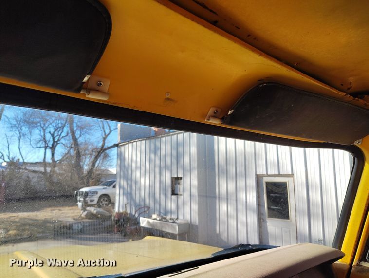 image for item DT0975 1973 Dodge D600 dump truck