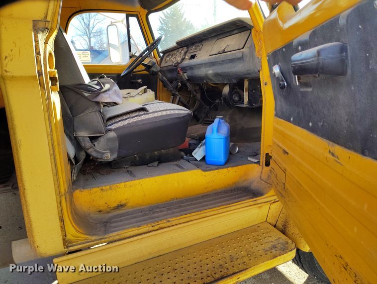 image for item DT0975 1973 Dodge D600 dump truck