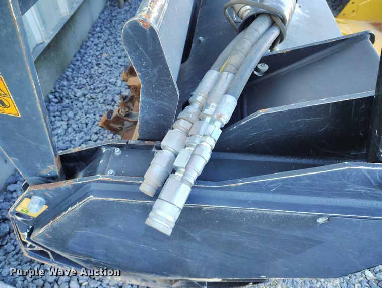 image for item DT0982 2017 Caterpillar HM418C skid steer mulcher