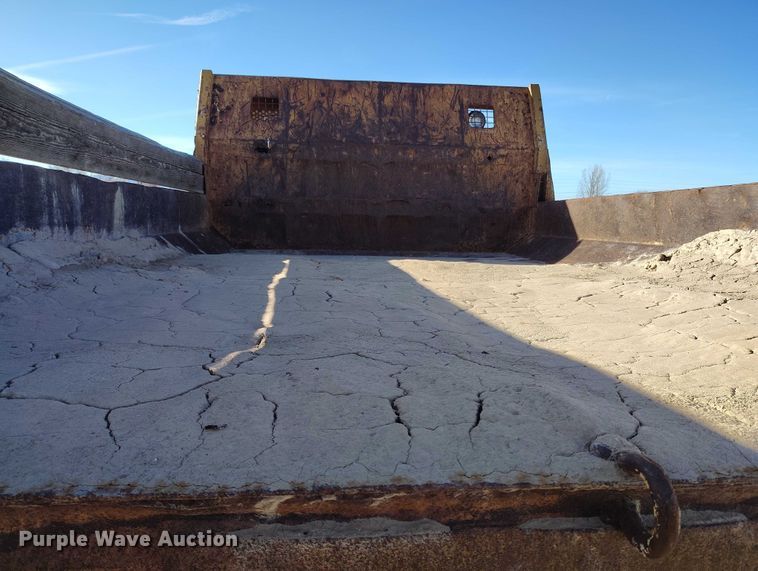 image for item DT0983 1991 Morooka MST-2200 track carrier