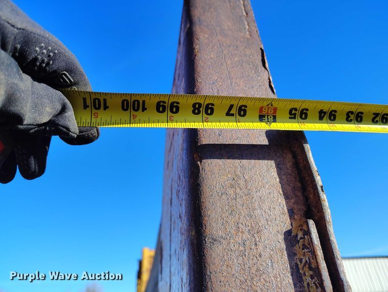 image for item DT0983 1991 Morooka MST-2200 track carrier