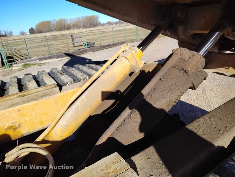 image for item DT0983 1991 Morooka MST-2200 track carrier