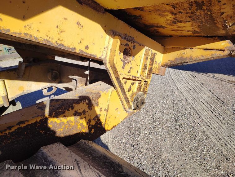 image for item DT0983 1991 Morooka MST-2200 track carrier