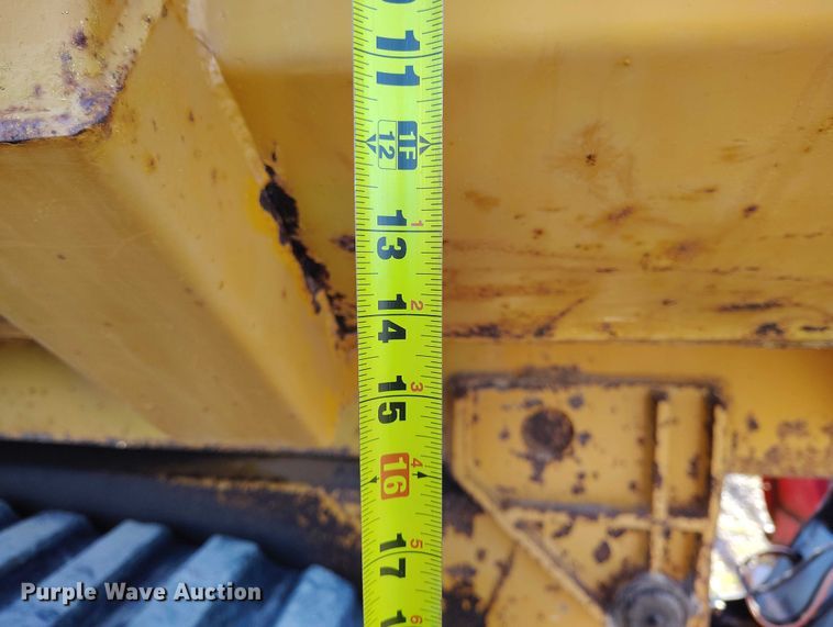 image for item DT0983 1991 Morooka MST-2200 track carrier