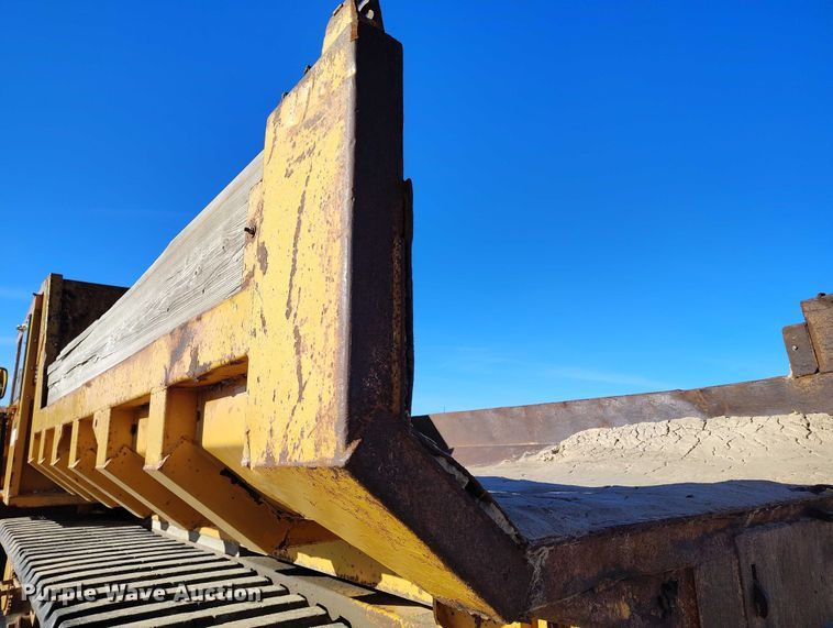 image for item DT0983 1991 Morooka MST-2200 track carrier