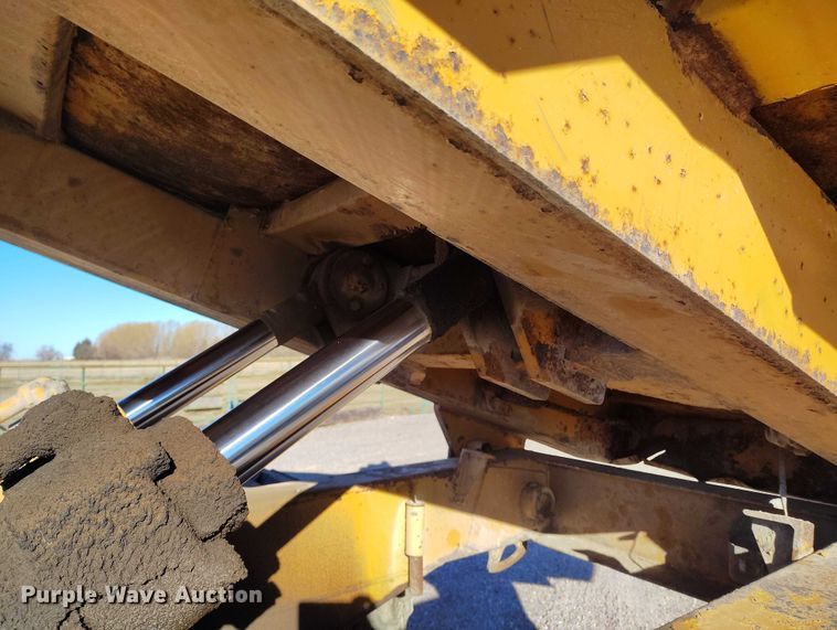 image for item DT0983 1991 Morooka MST-2200 track carrier