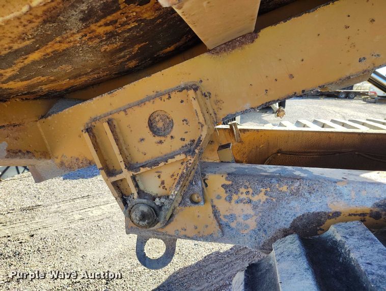 image for item DT0983 1991 Morooka MST-2200 track carrier