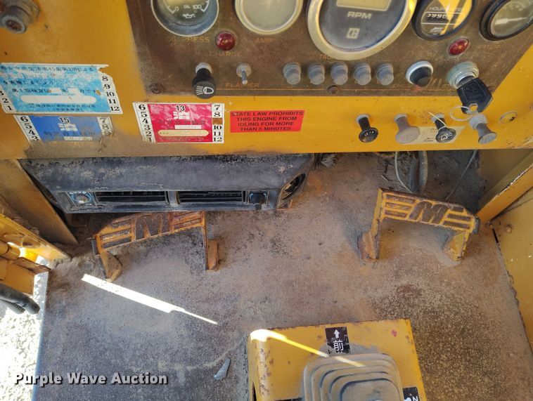 image for item DT0983 1991 Morooka MST-2200 track carrier