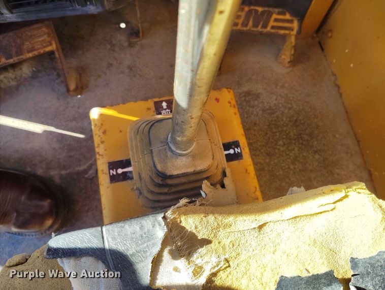 image for item DT0983 1991 Morooka MST-2200 track carrier