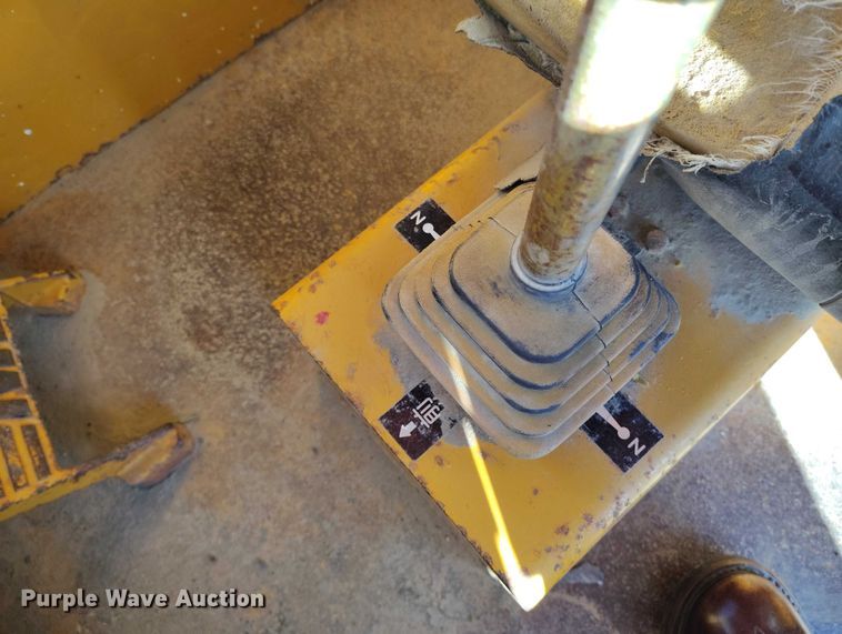 image for item DT0983 1991 Morooka MST-2200 track carrier