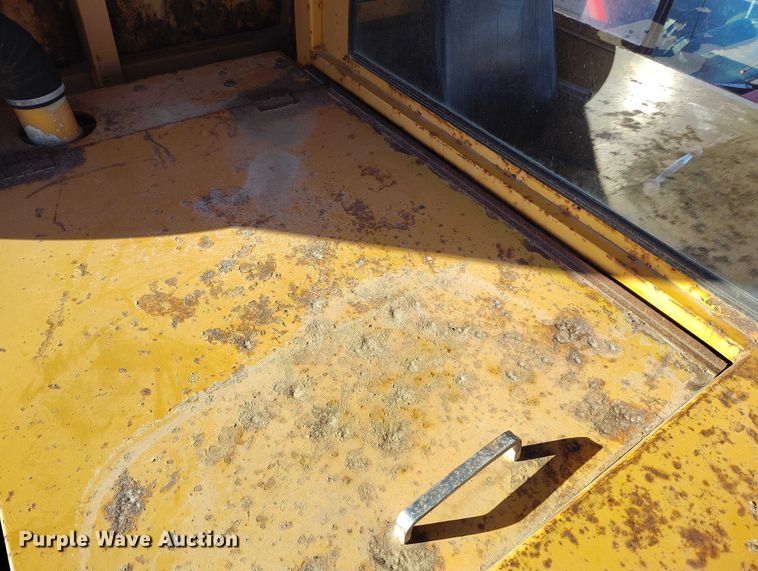 image for item DT0983 1991 Morooka MST-2200 track carrier