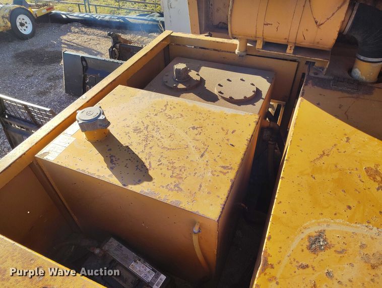 image for item DT0983 1991 Morooka MST-2200 track carrier