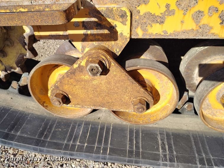 image for item DT0983 1991 Morooka MST-2200 track carrier