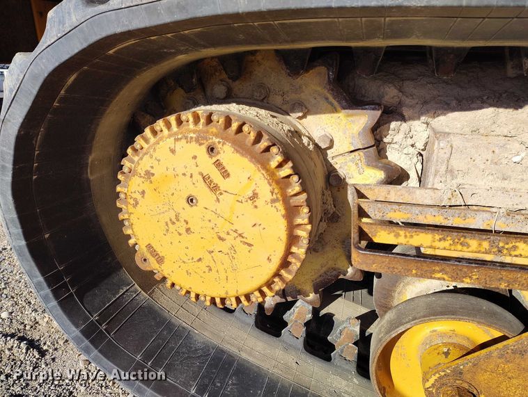 image for item DT0983 1991 Morooka MST-2200 track carrier