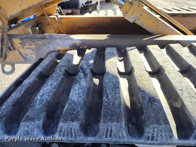 image for item DT0983 1991 Morooka MST-2200 track carrier