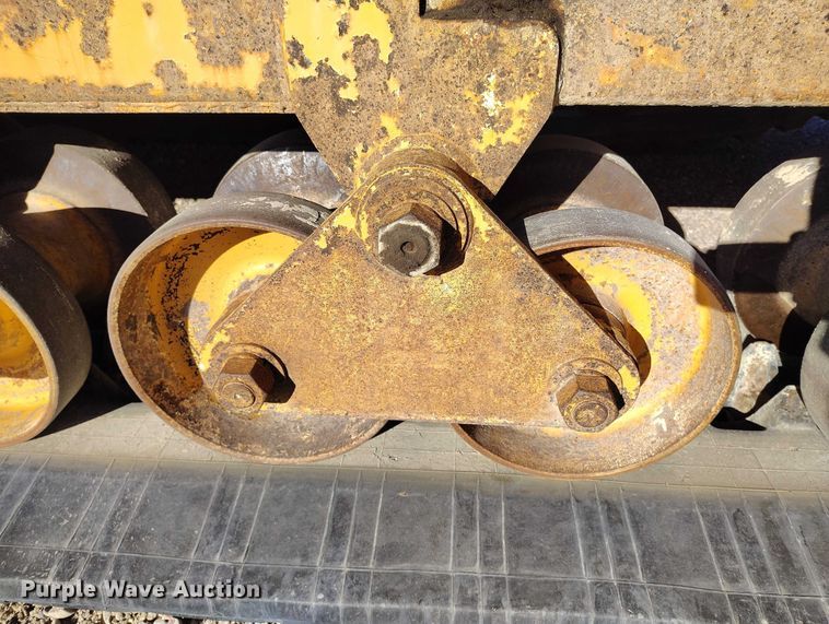 image for item DT0983 1991 Morooka MST-2200 track carrier