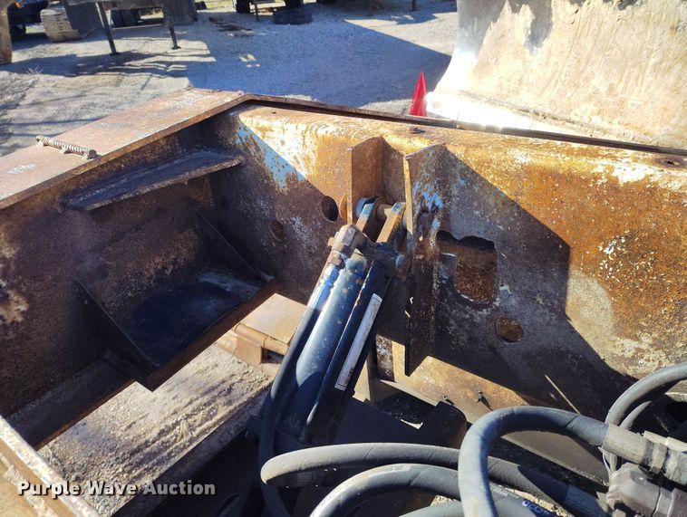 image for item DT0985 1995 Dakota Manufacturing Co. Trail-Eze lowboy equipment trailer