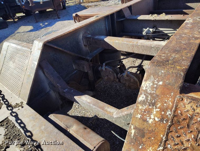 image for item DT0985 1995 Dakota Manufacturing Co. Trail-Eze lowboy equipment trailer