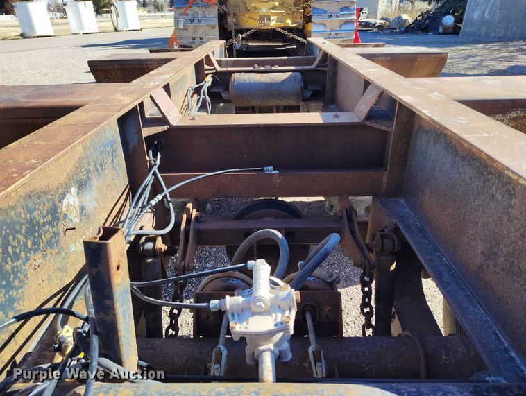 image for item DT0985 1995 Dakota Manufacturing Co. Trail-Eze lowboy equipment trailer