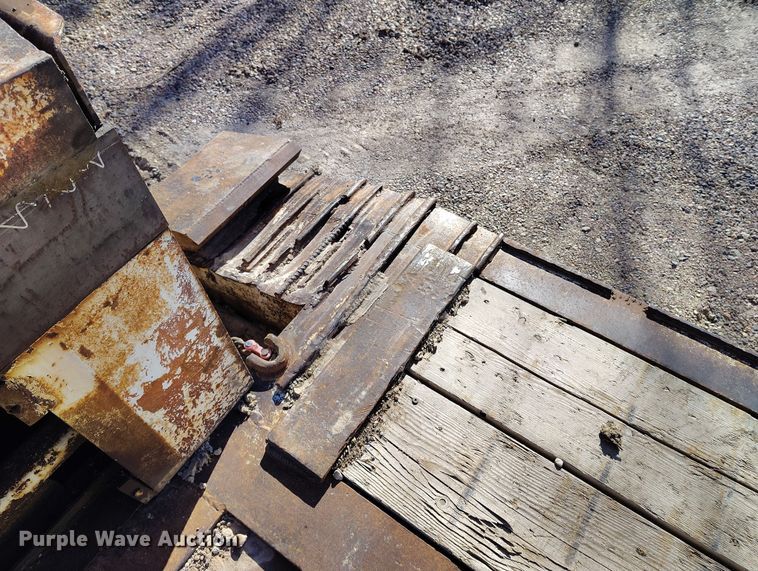 image for item DT0985 1995 Dakota Manufacturing Co. Trail-Eze lowboy equipment trailer