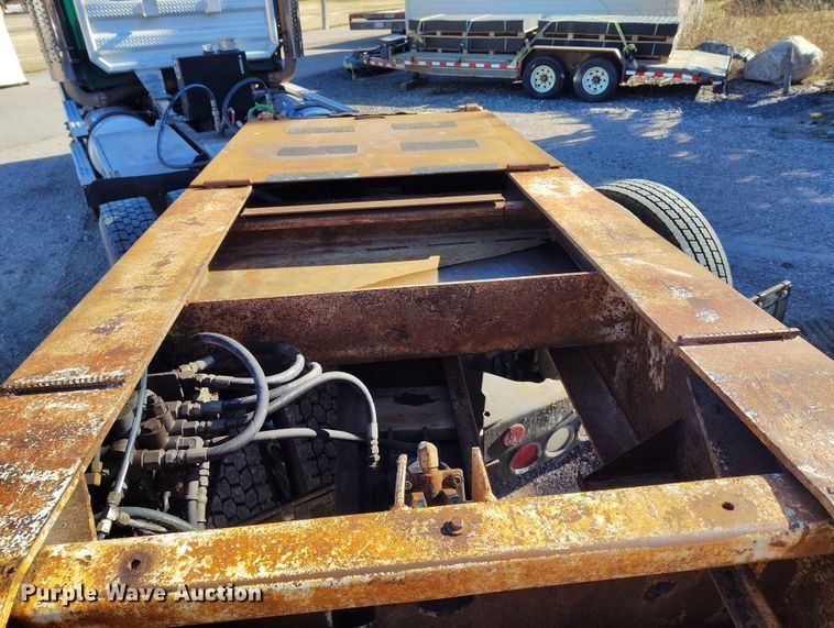 image for item DT0985 1995 Dakota Manufacturing Co. Trail-Eze lowboy equipment trailer