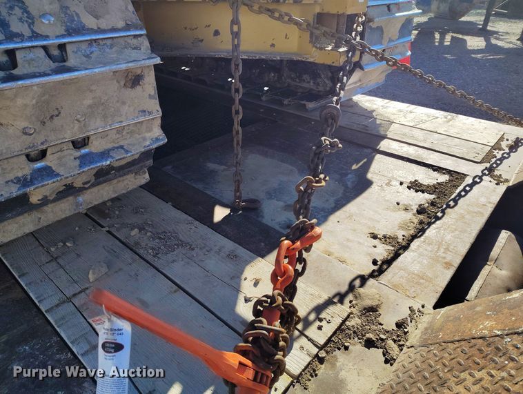 image for item DT0985 1995 Dakota Manufacturing Co. Trail-Eze lowboy equipment trailer