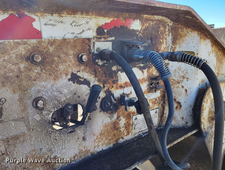 image for item DT0985 1995 Dakota Manufacturing Co. Trail-Eze lowboy equipment trailer