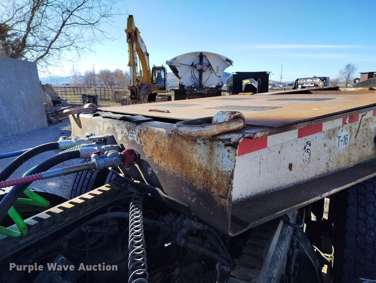 image for item DT0985 1995 Dakota Manufacturing Co. Trail-Eze lowboy equipment trailer