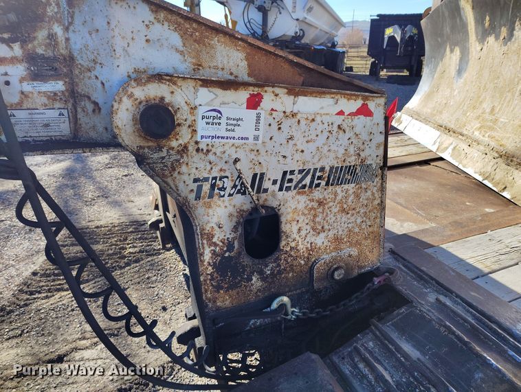 image for item DT0985 1995 Dakota Manufacturing Co. Trail-Eze lowboy equipment trailer