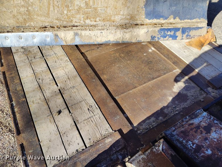 image for item DT0985 1995 Dakota Manufacturing Co. Trail-Eze lowboy equipment trailer