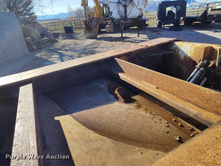 image for item DT0985 1995 Dakota Manufacturing Co. Trail-Eze lowboy equipment trailer