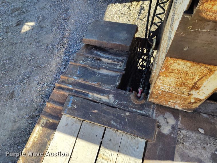 image for item DT0985 1995 Dakota Manufacturing Co. Trail-Eze lowboy equipment trailer