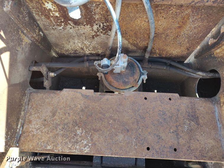 image for item DT0985 1995 Dakota Manufacturing Co. Trail-Eze lowboy equipment trailer