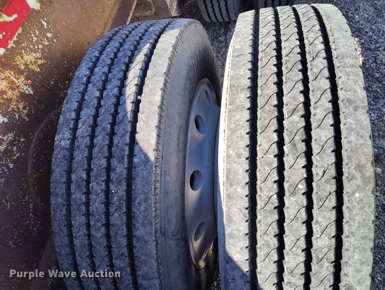 image for item DT0985 1995 Dakota Manufacturing Co. Trail-Eze lowboy equipment trailer