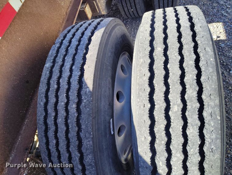 image for item DT0985 1995 Dakota Manufacturing Co. Trail-Eze lowboy equipment trailer