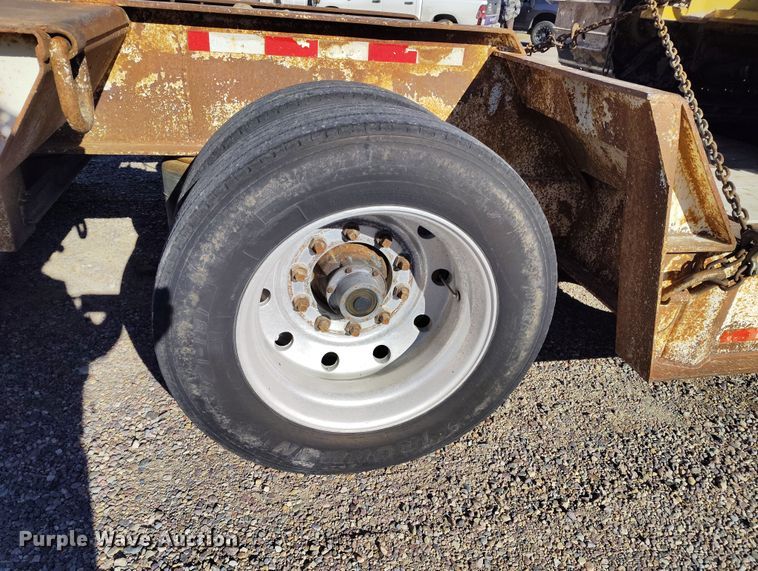 image for item DT0985 1995 Dakota Manufacturing Co. Trail-Eze lowboy equipment trailer