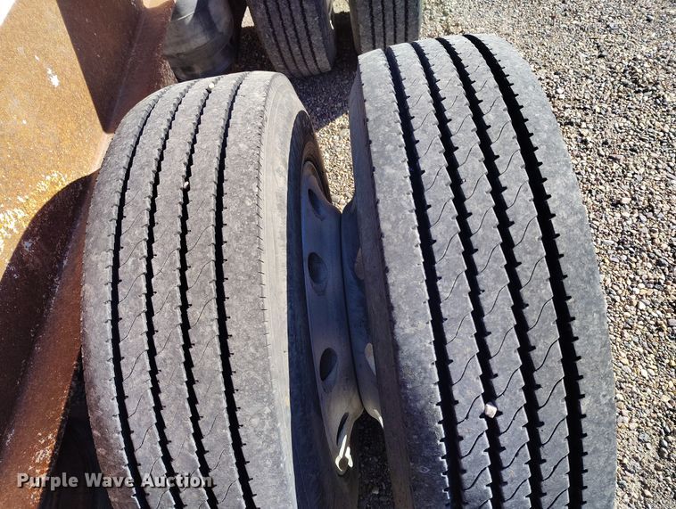 image for item DT0985 1995 Dakota Manufacturing Co. Trail-Eze lowboy equipment trailer