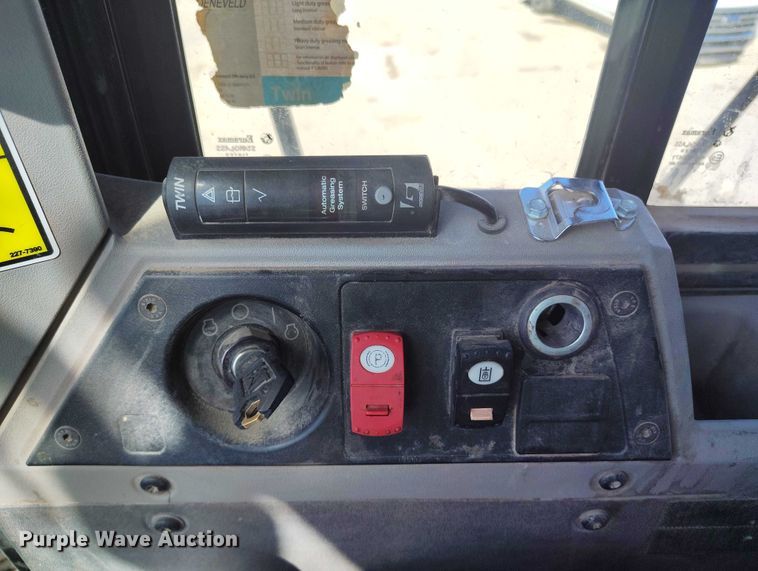 image for item DT0986 2012 Caterpillar 966K wheel loader